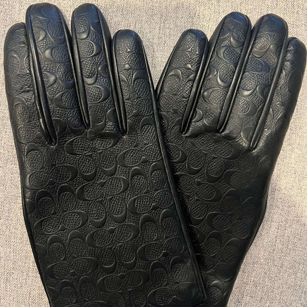 Women’s size 8 Coach embossed leather gloves